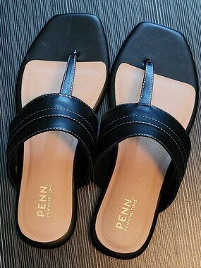 Black wide width sandals, women's size 10WW, Penningtons